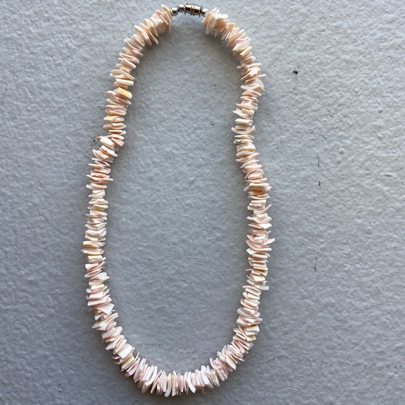 Hawaiian Shell Necklace - Picture 2 of 4